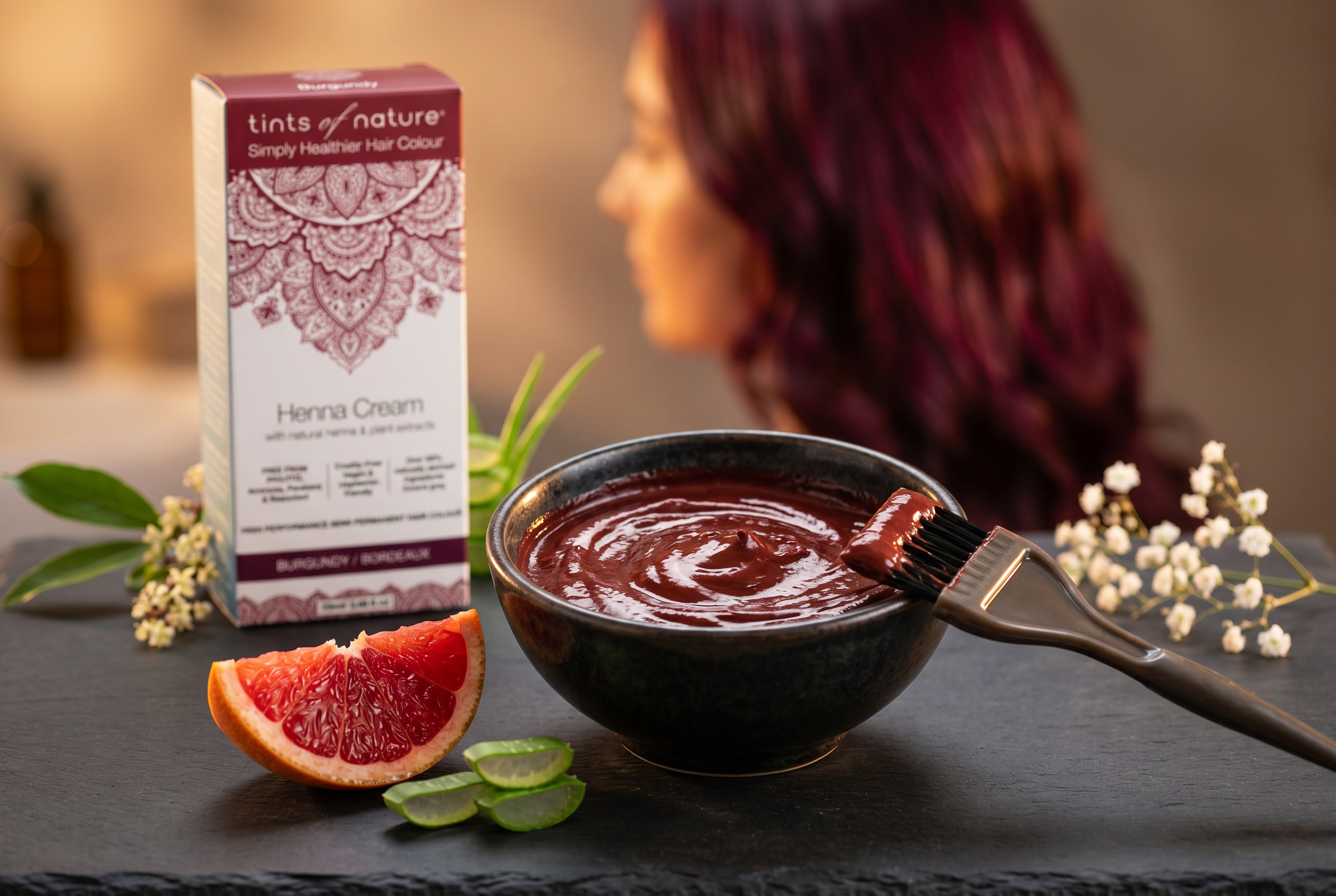 Tints of Nature Henna Cream Burgundy 70ml i �ske med bordeaux mandala-m�nster