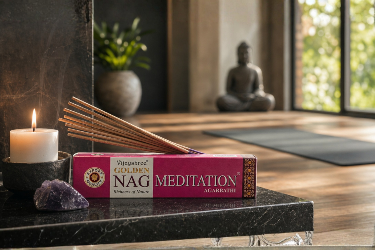 Golden Nag Meditation 15g eksklusiv r�gelse i dyb magenta og guld indpakning � H�ndrullede pinde fra Bangalore pr�senteret p� shoppen.