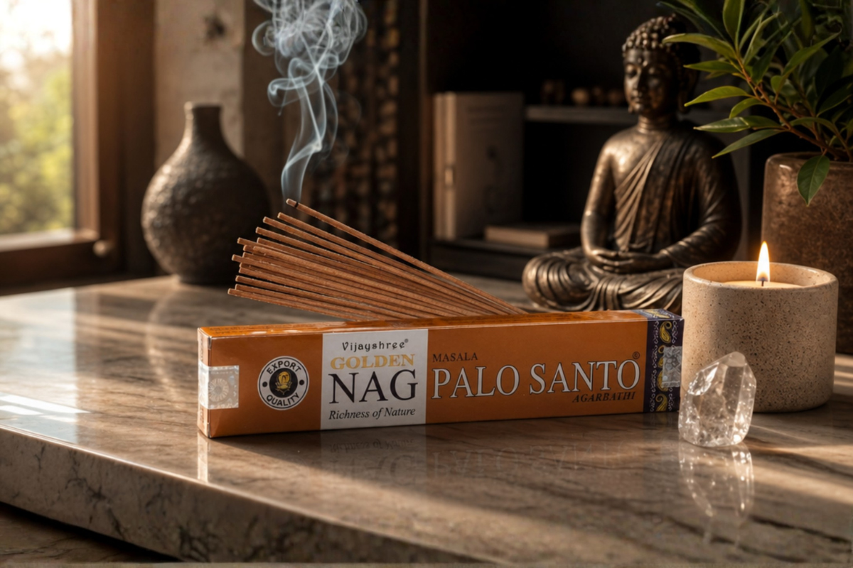 Golden Nag Palo Santo 15g eksklusiv r�gelse i gyldenbrun indpakning � H�ndrullede pinde fra Bangalore pr�senteret p� shoppen.