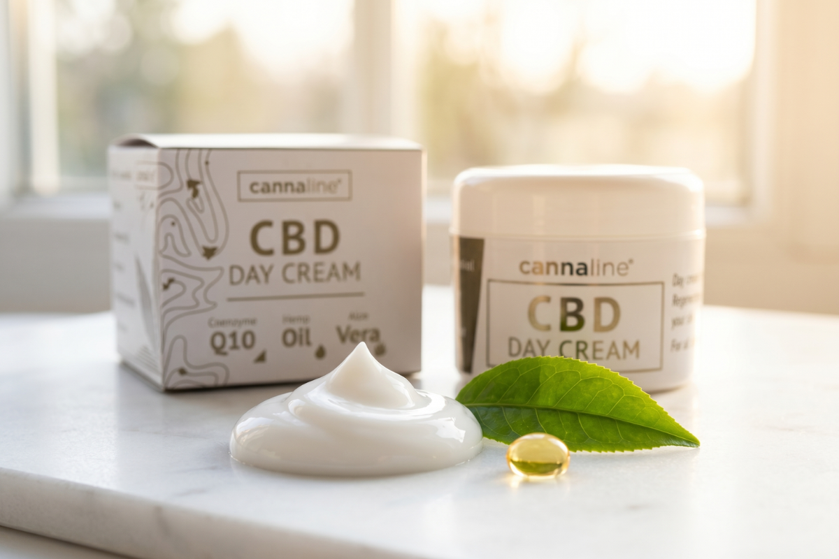 Cannaline CBD Day Cream 50 ml i hvid krukke med eksklusivt gulddesign