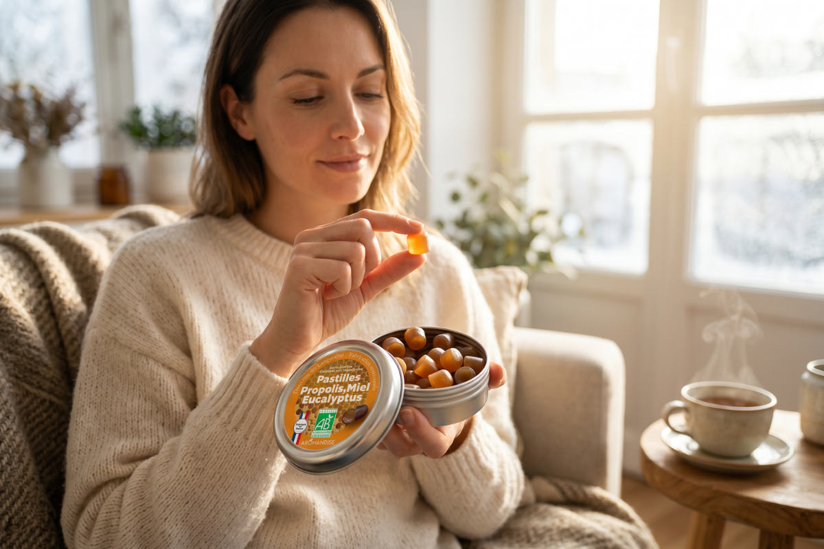 Aromandise �kologiske pastiller med propolis, honning og eukalyptus i en rund metald�se