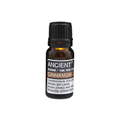 Et lille brunt medicinglas med 10 ml Ancient Kanel �terisk olie. Etiketten viser teksten 'Cinnamon' og oprindelseslandet Sri Lanka.