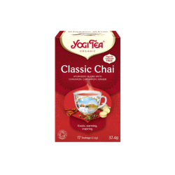 Den klassiske m�rker�de �ske fra Yogi Tea Organic med teksten 'Classic Chai'. P� forsiden ses en tekop, der spejler et indisk landskab, omgivet af krydderier som kanelst�nger, gr�n kardemomme og ingef�r.