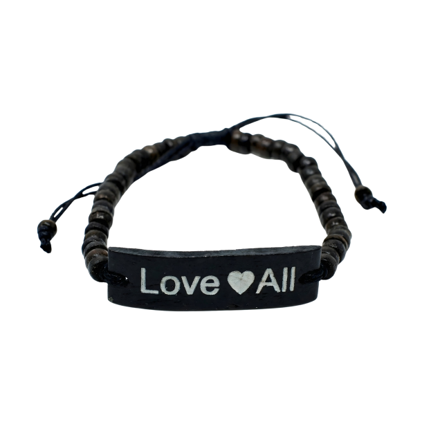 Coco Black Slogan Armb�nd Love All lavet af sorte kokosn�ddeperler fra Bali med elastisk pasform.