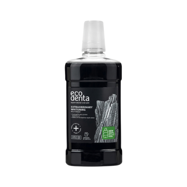 Ecodenta Mundskyl Whitening 500 ml &ndash; Sort mundskyl med aktivt kul i en gennemsigtig flaske lavet af 100% genanvendt plast.
