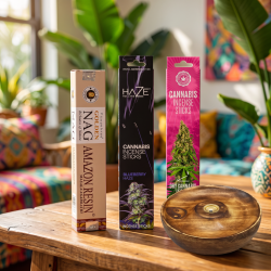 Exotic Elements r�gelsespakke. Tre lukkede �sker med Golden Nag Amazon Resin, HAZE Blueberry og Multitrance Bubble Gum samt en Yin Yang tr�holder.