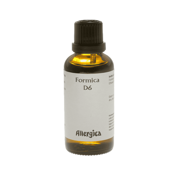 En klassisk m�rkebrun apoteker-glasflaske fra Allergica. Etiketten har et roligt, klinisk og stilrent hvidt/gr�t design med navnet Formica D6 tydeligt centreret. Flasken indeholder 50 ml dr�ber og har en indbygget dr�bet�ller i toppen.