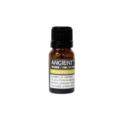 En lille m�rk ravfarvet glasflaske med sort skruel�g indeholdende 10 ml �terisk olie. Etiketten siger 'Ancient Wisdom, Frankincense, 5% Dilution in Grapeseed Oil, Origin Somalia'.