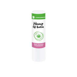 En hvid l�bepomade-stift fra Cannadorra (4,8 ml). Etiketten har gr�nne detaljer med et hampeblad �verst, og et bredt lyser�dt b�nd nederst med teksten 'Beta-carotene D-panthenol'.