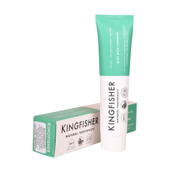 Kingfisher Mint Tandpasta med fluor 100 ml. En st�ende hvid og mintgr�n tandpastatube foran dens matchende emballage, der signalerer en naturlig og vegansk mundplejeoplevelse.