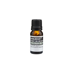 En lille m�rk ravfarvet glasflaske med sort skruel�g indeholdende 10 ml �terisk olie. Etiketten siger 'Ancient Wisdom, Melissa Blend, A Natural Blend of Fractionated Essential Oils'.