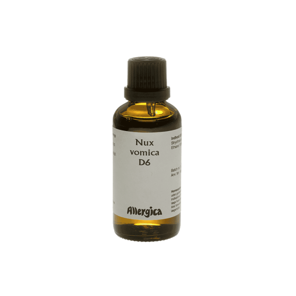 Allergica Nux vomica D6 50 ml ravgul glasflaske med hvidt skruel�g, pr�cis Allergica-label og integreret dr�bet�ller i flaskehalsen.