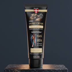 N�rbillede af den sorte Palacio Snake Cream tube, der st�r skarpt og isoleret p� et elegant sort sten-podie. Lyset fremh�ver detaljerne uden un�dvendige elementer.