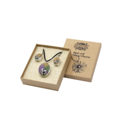 H�ndlavet gaves�t med Tree of Life smykker og et levende mix af �gte pressede blomster hos Helseservice.