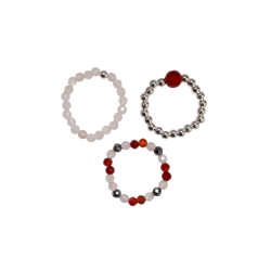 Tre l�se 'Love & Flame' elastikringe lagt samlet. Ringene best�r af blid lyser�d rosakvarts, facetteret dybr�d rubin og sm�, blanke fors�lvede perler.