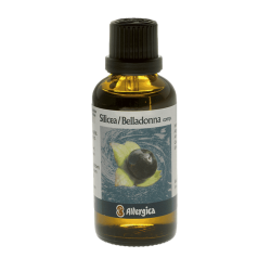 En klassisk m�rkebrun apoteker-glasflaske fra Allergica. Etiketten har en skiferbl� baggrund med et motiv af et m�rkt, intenst galneb�r (Belladonna) hvilende p� et lysegr�nt blad. Flasken indeholder 50 ml dr�ber og har en indbygget dr�bet�ller.