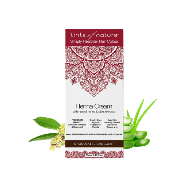 Tints of Nature Henna Cream Chocolate 70 ml. Hvid emballage med et chokoladebrunt mandala-m�nster, flankeret af frisk aloe vera og kamilleblomster.