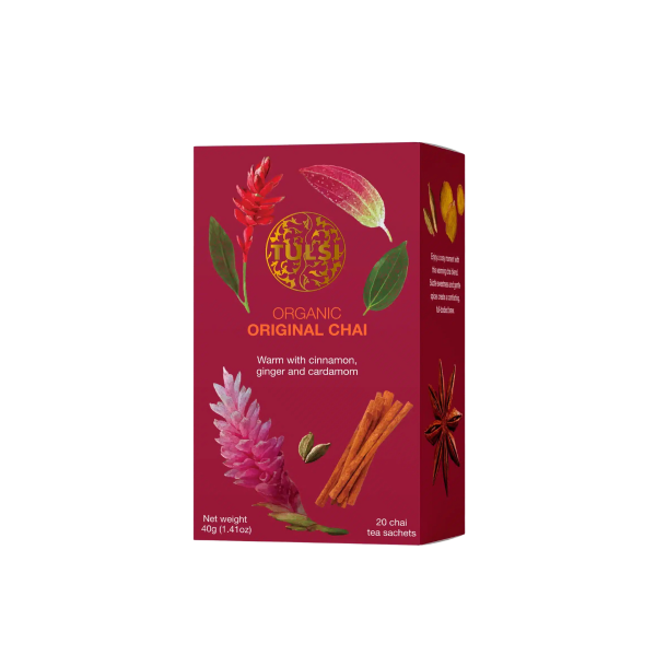 Tulsi Organic Original Chai Te. En dyb, vinr�d �ske med gyldent logo og smukke illustrationer af kanelst�nger, kardemomme, ingef�r, stjerneanis og eksotiske, lyser�de blomster.