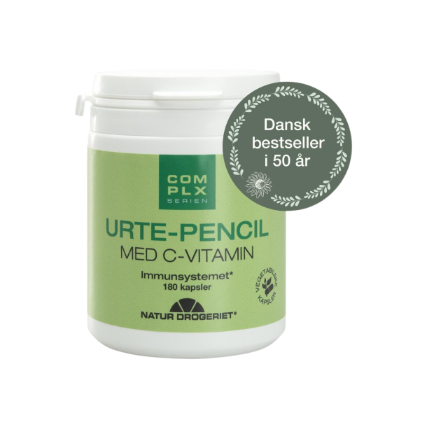 Opretst�ende Natur-Drogeriet Urte-penCil d�se med gr�n og hvid etiket. I hj�rnet er der et rundt, gr�nt skilt med teksten: Dansk bestseller i 50 �r.